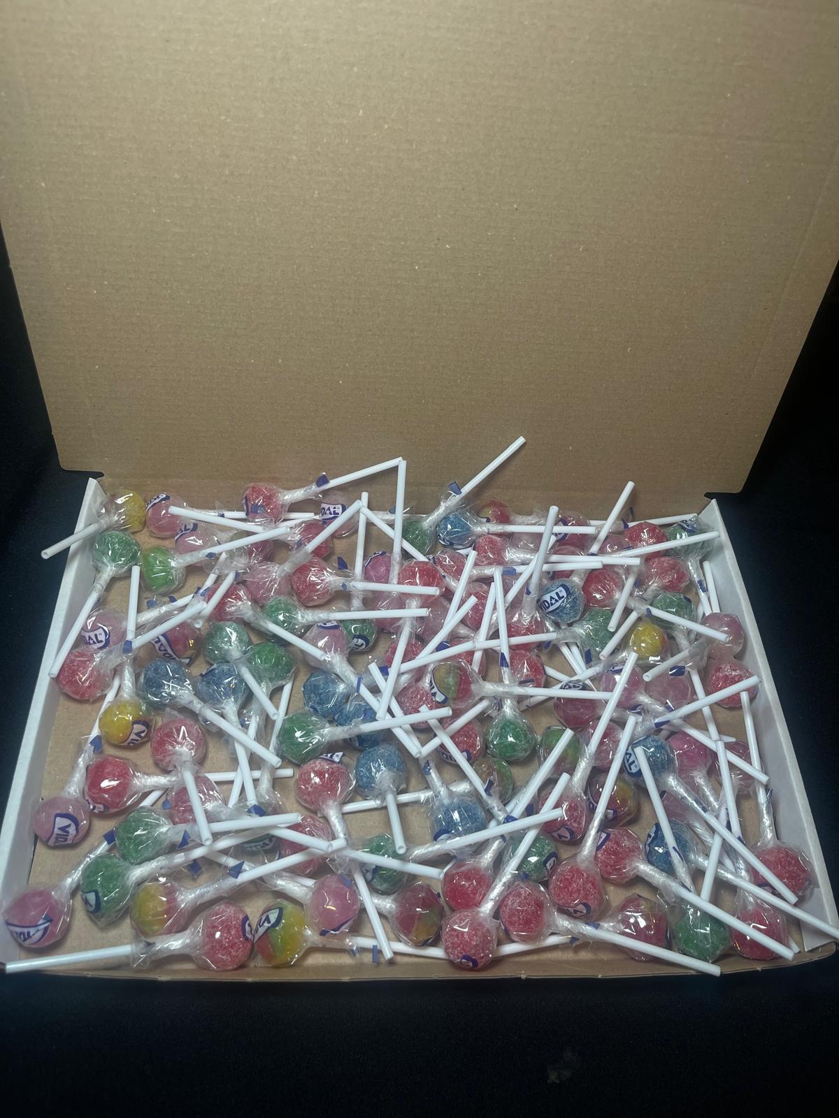 100 Vidal Lollipops Postal Box - Variety of Flavours Strawberry and Cream, Tongue Painter, Blue Raspberry, Traffic Light and Assorted Fruit